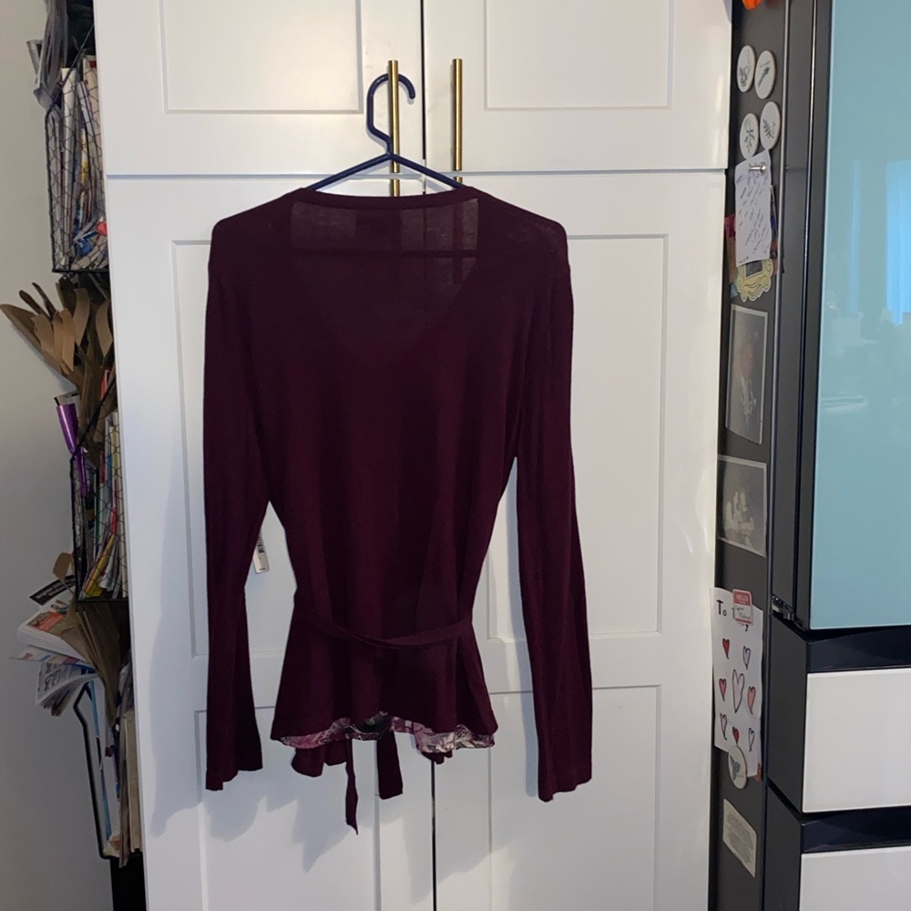 New Covington Burgundy Pink blouse Cardigan Ruffle Front
Lace Print - Picture 9 of 9